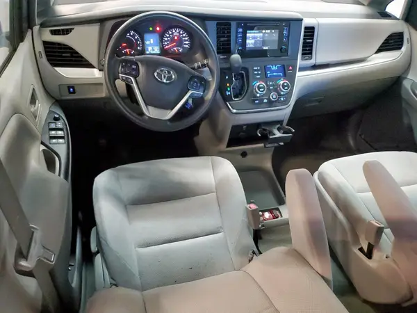5TDZZ3DC1HS809518 2017 TOYOTA SIENNA - Image 8