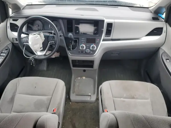 5TDZZ3DC1HS832426 2017 TOYOTA SIENNA - Image 8