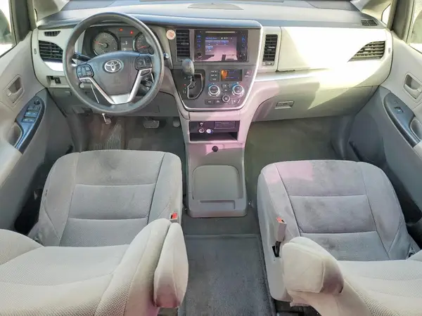5TDZZ3DC1HS833382 2017 TOYOTA SIENNA - Image 8