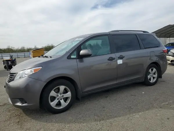 5TDZZ3DC1HS847833 2017 TOYOTA SIENNA - Image 1