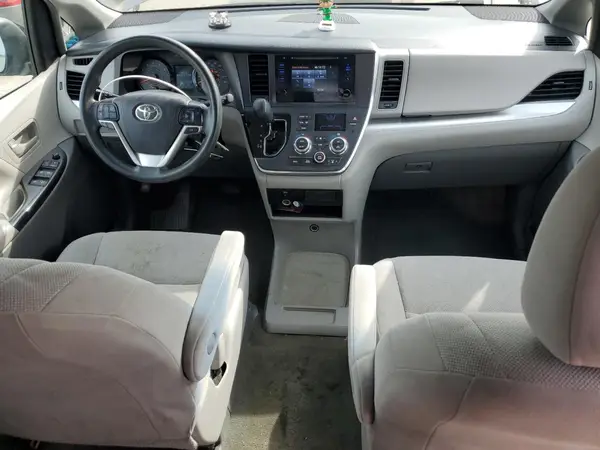 5TDZZ3DC1HS847833 2017 TOYOTA SIENNA - Image 8