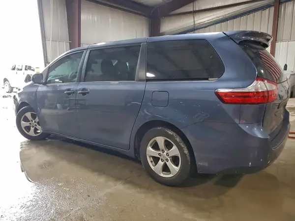 5TDZZ3DC1HS855382 2017 TOYOTA SIENNA - Image 2