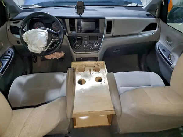 5TDZZ3DC1HS855382 2017 TOYOTA SIENNA - Image 8