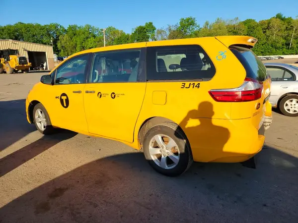 5TDZZ3DC1HS856239 2017 TOYOTA SIENNA - Image 2