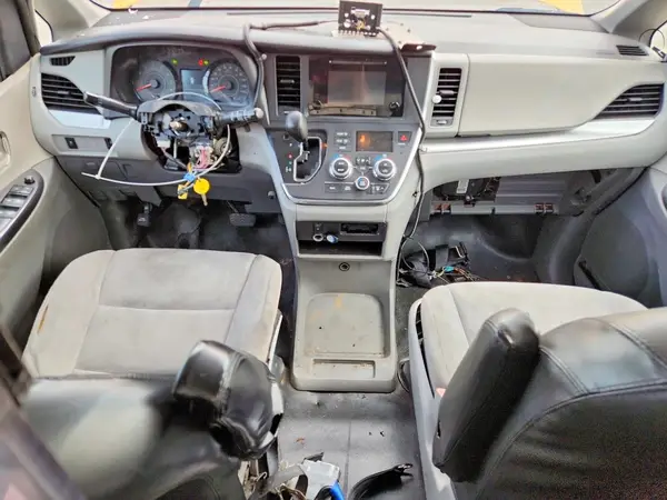 5TDZZ3DC1HS859903 2017 TOYOTA SIENNA - Image 8