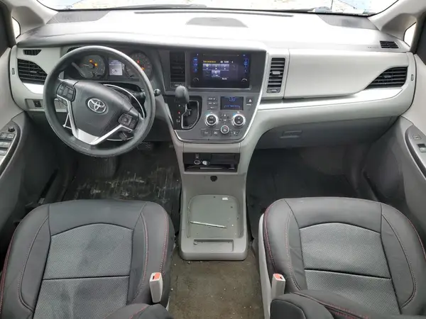 5TDZZ3DC1HS860257 2017 TOYOTA SIENNA - Image 8