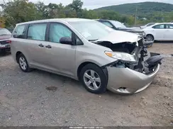5TDZZ3DC1HS877611 2017 TOYOTA SIENNA