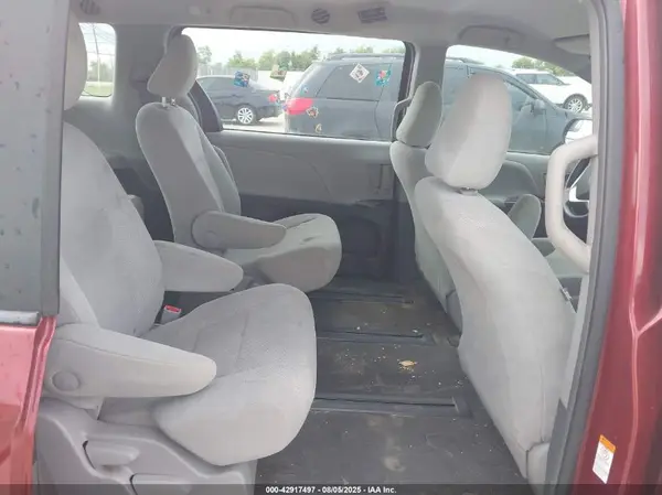 5TDZZ3DC1HS886194 2017 TOYOTA SIENNA - Image 8