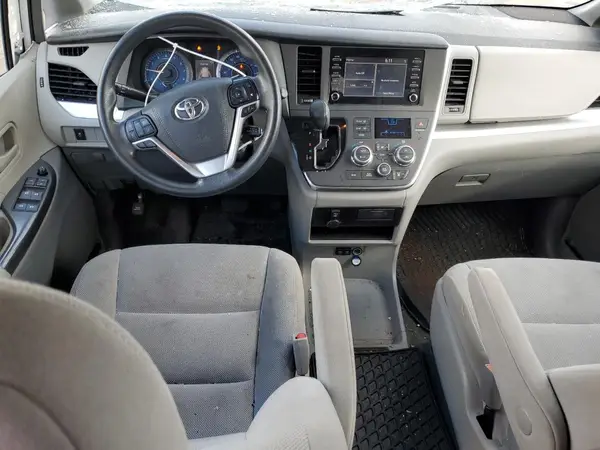 5TDZZ3DC1JS907423 2018 TOYOTA SIENNA - Image 8