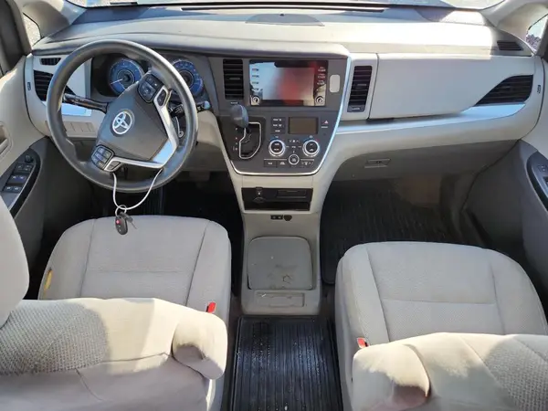 5TDZZ3DC1JS938283 2018 TOYOTA SIENNA - Image 8