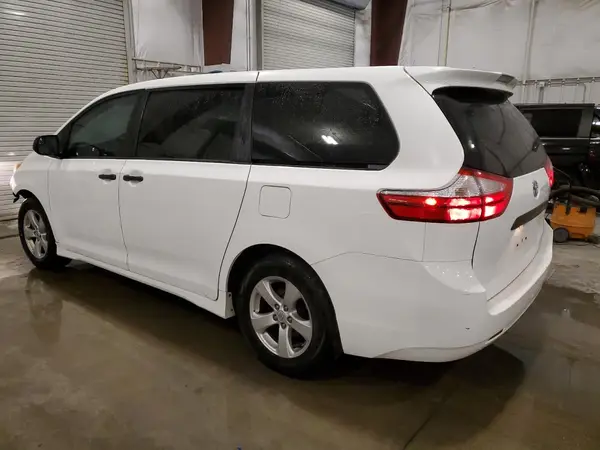 5TDZZ3DC1JS939871 2018 TOYOTA SIENNA - Image 2