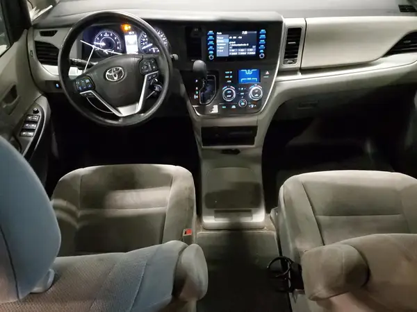 5TDZZ3DC1JS939871 2018 TOYOTA SIENNA - Image 8