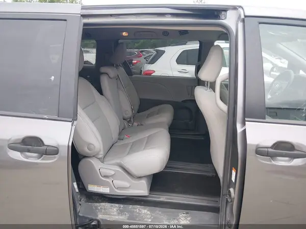 5TDZZ3DC1KS012693 2019 TOYOTA SIENNA - Image 8