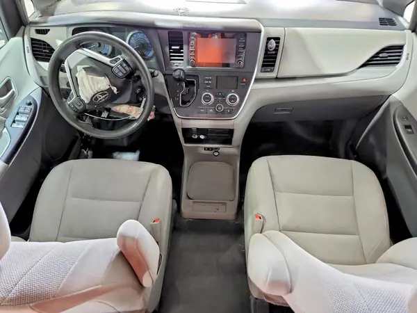 5TDZZ3DC1KS974265 2019 TOYOTA SIENNA - Image 8
