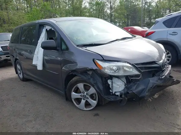 5TDZZ3DC1KS991776 2019 TOYOTA SIENNA - Image 1