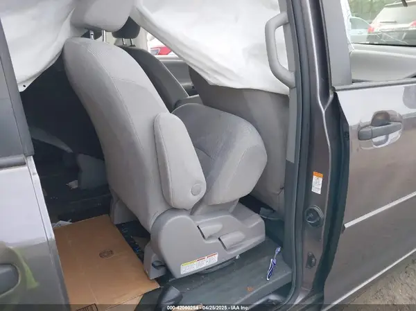 5TDZZ3DC1KS991776 2019 TOYOTA SIENNA - Image 8
