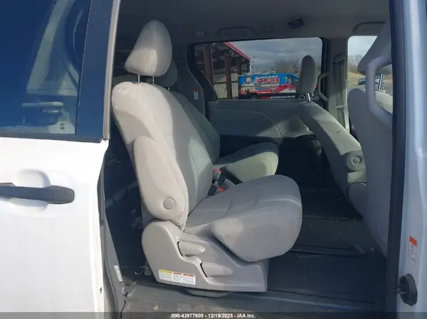 5TDZZ3DC1LS032881 2020 TOYOTA SIENNA - Image 8