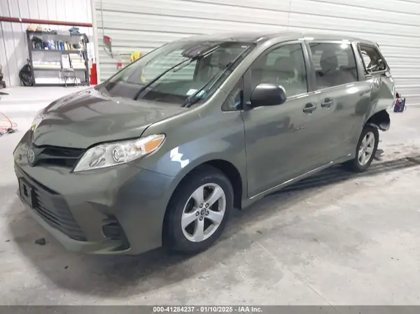 5TDZZ3DC1LS046716 2020 TOYOTA SIENNA - Image 2