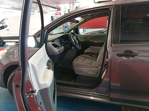 5TDZZ3DC1LS064570 2020 TOYOTA SIENNA - Image 8