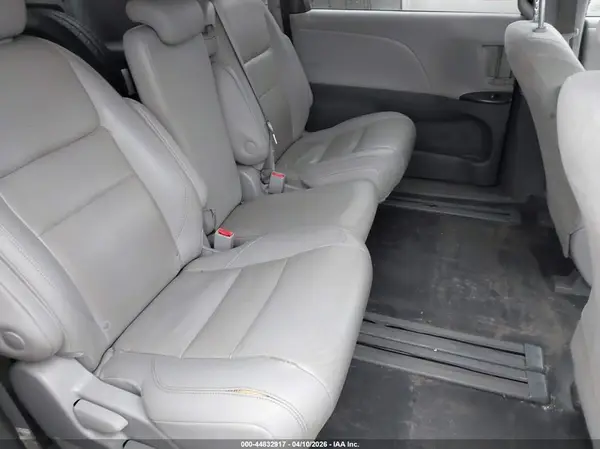 5TDZZ3DC1LS068411 2020 TOYOTA SIENNA - Image 8