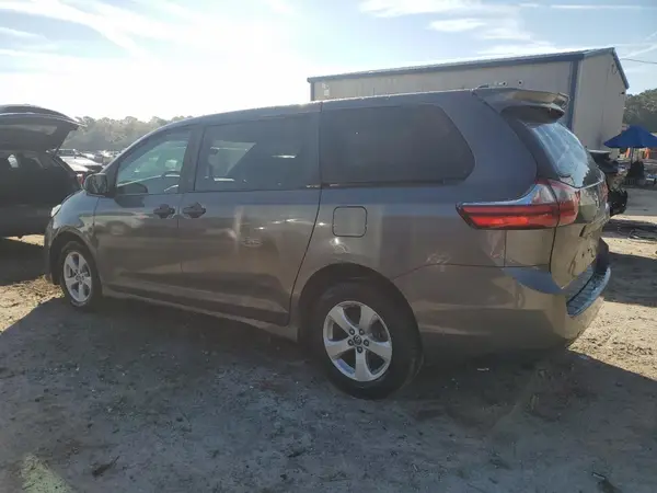 5TDZZ3DC1LS076928 2020 TOYOTA SIENNA - Image 2