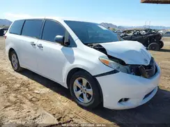 5TDZZ3DC2HS771930 2017 TOYOTA SIENNA