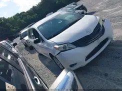 5TDZZ3DC2HS791742 2017 TOYOTA SIENNA