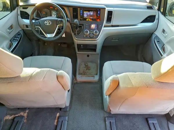 5TDZZ3DC2HS811407 2017 TOYOTA SIENNA - Image 8