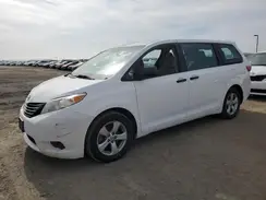 5TDZZ3DC2HS820480 2017 TOYOTA SIENNA