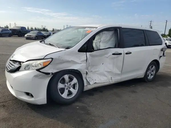 5TDZZ3DC2HS832404 2017 TOYOTA SIENNA - Image 1