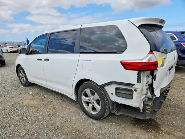 5TDZZ3DC2HS832676 2017 TOYOTA SIENNA - Image 2