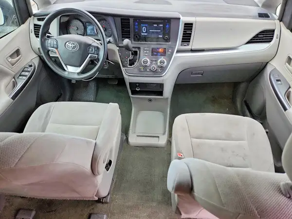 5TDZZ3DC2HS832676 2017 TOYOTA SIENNA - Image 8