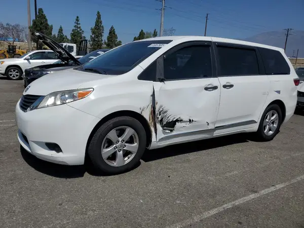 5TDZZ3DC2HS835366 2017 TOYOTA SIENNA - Image 1