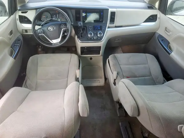 5TDZZ3DC2HS843175 2017 TOYOTA SIENNA - Image 8