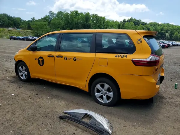 5TDZZ3DC2HS845895 2017 TOYOTA SIENNA - Image 2