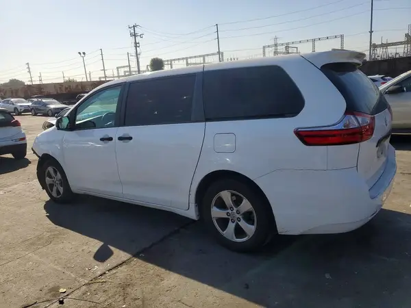 5TDZZ3DC2HS853897 2017 TOYOTA SIENNA - Image 2