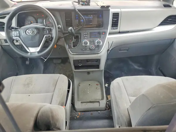 5TDZZ3DC2HS858730 2017 TOYOTA SIENNA - Image 8