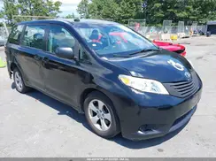 5TDZZ3DC2HS869002 2017 TOYOTA SIENNA