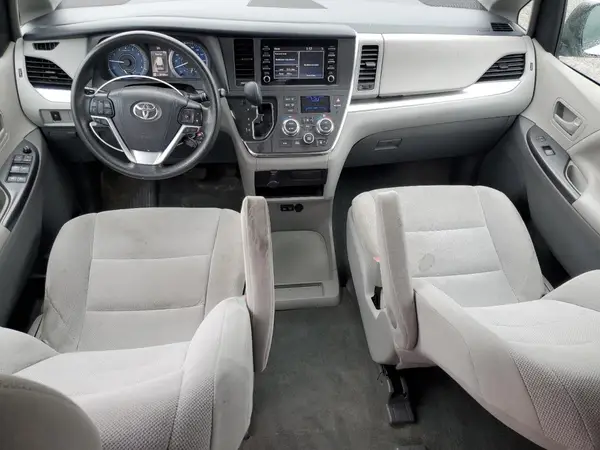 5TDZZ3DC2JS908483 2018 TOYOTA SIENNA - Image 8