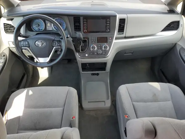 5TDZZ3DC2JS924019 2018 TOYOTA SIENNA - Image 8