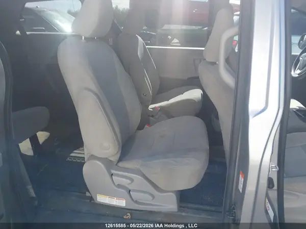 5TDZZ3DC2JS926692 2018 TOYOTA SIENNA - Image 8