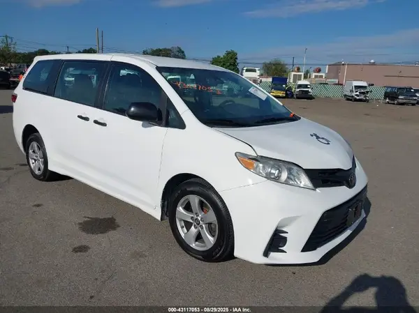 5TDZZ3DC2JS939328 2018 TOYOTA SIENNA - Image 1