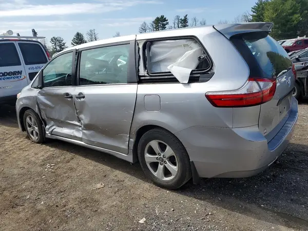 5TDZZ3DC2JS963189 2018 TOYOTA SIENNA - Image 2