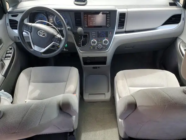 5TDZZ3DC2JS963189 2018 TOYOTA SIENNA - Image 8