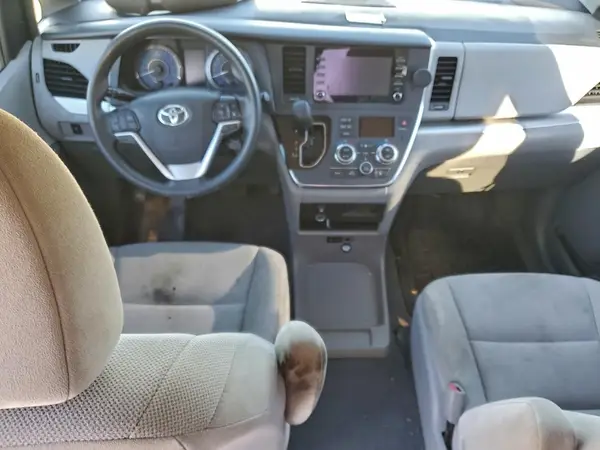 5TDZZ3DC2KS012430 2019 TOYOTA SIENNA - Image 8