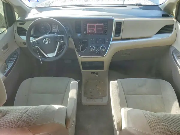 5TDZZ3DC2KS973450 2019 TOYOTA SIENNA - Image 8