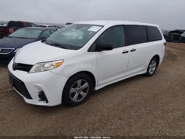 5TDZZ3DC2KS988501 2019 TOYOTA SIENNA - Image 2