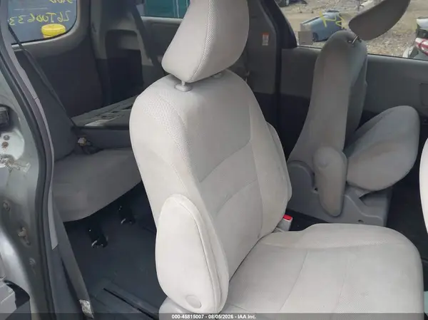 5TDZZ3DC2KS988949 2019 TOYOTA SIENNA - Image 8