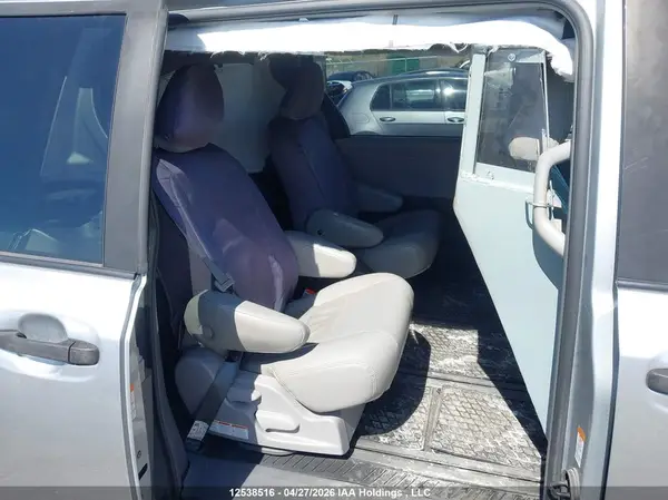 5TDZZ3DC2KS995982 2019 TOYOTA SIENNA - Image 8