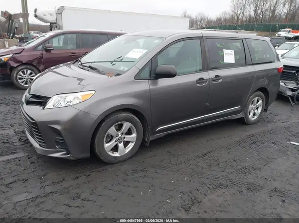 5TDZZ3DC2LS024935 2020 TOYOTA SIENNA - Image 2